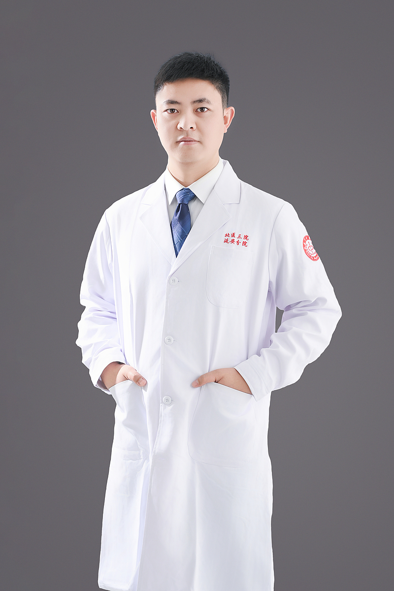 左 强 北京大学第三医院 医学博士 副主任医师 耳鼻咽喉科学术主任